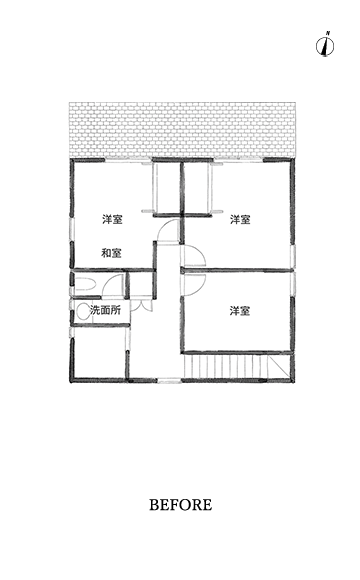 細かく間仕切られていた2階に、1階から浴室・洗面所・寝室を移動してくつろぎのプライベートスペースにしました。脱衣スペースとトイレをまとめるなど間取りを再構成して、広々とした洗面カウンターのあるパウダールームを生み出しました。 BEFORE