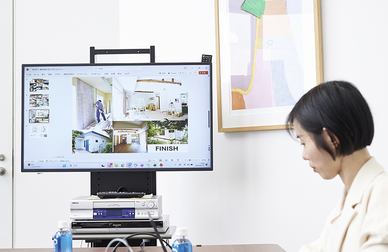 現在の住まいである平屋のリノベーションについて語る福澤さん。「家が新しくなる以上の価値を得られるのがリフォームのよさだと実感しています」。