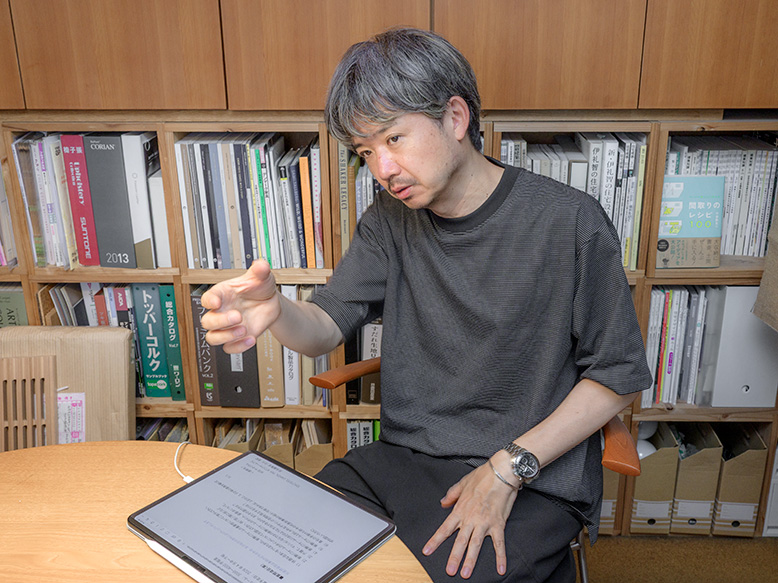 小谷さんの築40年の事務所兼住宅にて。